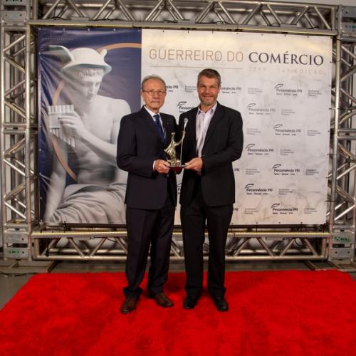 ANB Farma é prestigiada com o troféu Guerreiro do Comércio pela Fecomércio PR
