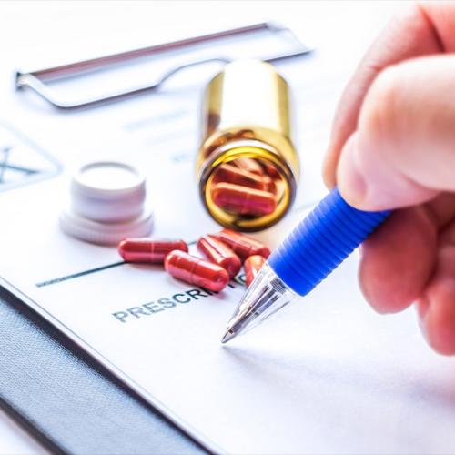 Medicamentos com receita retida: o que muda no controle e na gestão