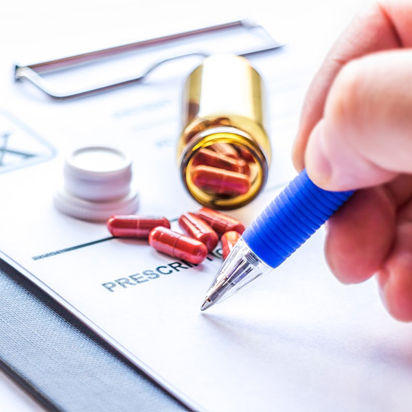 Medicamentos com receita retida: o que muda no controle e na gestão